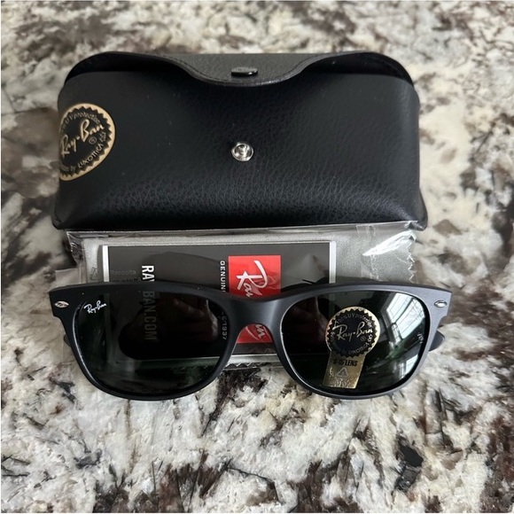 brand new never worn Ray Ban Wayfarer